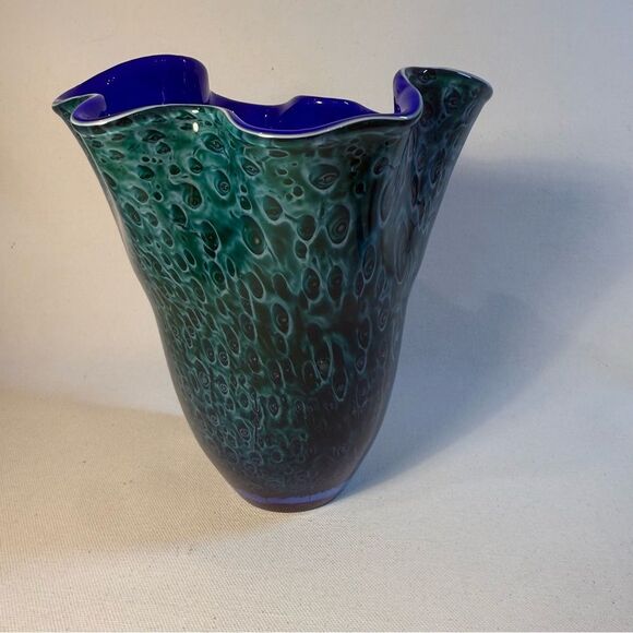 Scalloped peacock dichroic vintage art glass blue green encased vase peacock 8" - Picture 13 of 13